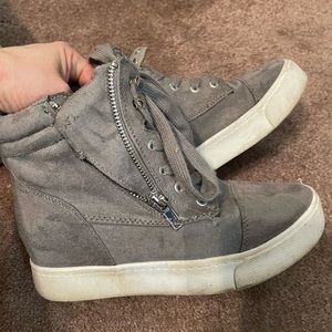 Soda brand gray size 6 wedges